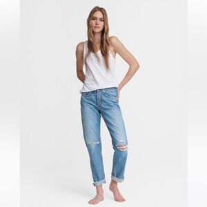 Rag & Bine Rosa Mid-Rise Boyfriend - Harper
Relaxed Fit Light Blue Indigo Jean